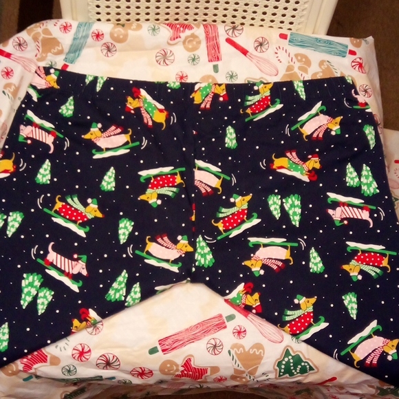 Holiday Plus Size Leggings - Picture 4 of 7